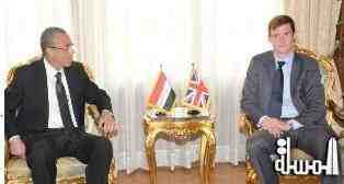 وزير الطيران المدني يبحث مع السفير البريطاني التعاون المشترك مع مصر
