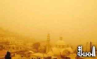 عاصفة رملية تجتاج لبنان تتسبب فى وفاة شخصين واختناق المئات