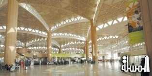 مطار الملك خالد يزود جوازات صالة المغادرة الدولية بـ 15 كاونترا