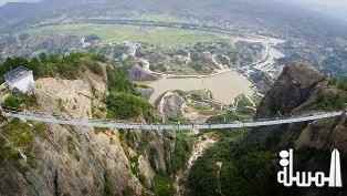 بالصور .. الصين تدشن أطول جسر من الزجاج في العالم طوله 300 متر