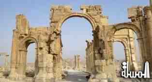 (داعش) يدمر قوس النصر الأثري بتدمر السورية