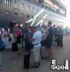 ميناء الاسكندرية يستقبل سياح من جنسيات مختلفة