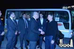 كمال يودع وزير النقل الروسي بمطار القاهرة ويتابع سفر جثامين حادث الطائرة الروسية