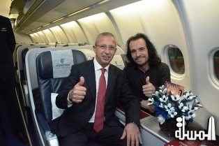 الموسيقار العالمي ياني سفير سياحة مصر  يغادر القاهرة إلى دبى على متن مصر للطيران