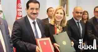سياحة تونس توقع إتفاقية تعاون مع الجزائر