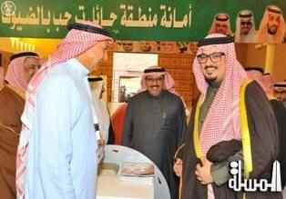 الأمير عبدالله يزور معرض الطيران بحائل