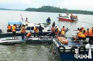 العثور على 7 جثث والبحث عن 64 مفقود بغرق سفينة في اندونيسيا