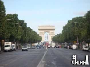 باريس تغلق أشهر شوارعها تشجيعاً للبيئة