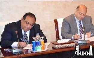 مصرللطيران توقع بروتوكول تعاون مع كلية السياحة والفنادق
