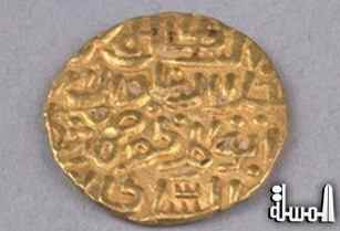 الصين :مكافأة مالية لمن يفهم الكلمات العربية بخط كوفي على عملات ذهبية هندية قديمة