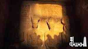 4 آلاف سائح ومصرى يشهدون تعامد الشمس على معبد رمسيس الثاني بأبو سمبل