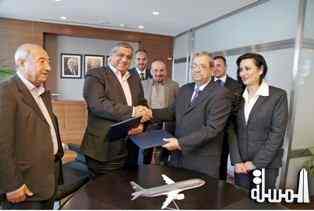 الخطوط الجوية الملكية الأردنية توقع عقد عمل جماعي مع نقابة العاملين في النقل الجوي