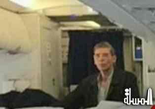 السلطات الأمنية القبرصية تؤكد عدم وجود متفجرات وخاطف الطائرة طبيب مصرى