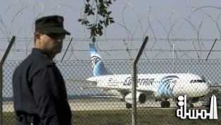 بالفيديو ..لحظة الإفراج عن ركاب الطائرة المصرية المختطفة في مطار لارنكا