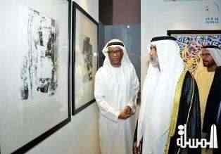 نهيان بن مبارك يفتتح بينالي الإمارات الأول للفنون بمدينة العين