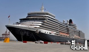 ميناء صلالة يستقبل السفينة السياحية البريطانية (الملكة اليزابيث)
