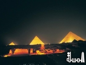 السياحة:الصوت والضوء يستقبل أكثر 260 سائح ياباني علي بالأهرامات تنشيطاً للسياحة المصرية