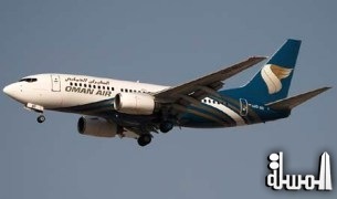 الطيران العماني : انفجار إطارين بإحدى طائراتنا بمطار أبوظبي دون وقوع اصابات