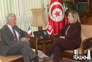 اللومى تبحث سبل إعادة تنشيط حركة السياحة الفرنسية الى تونس