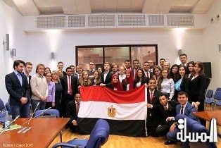 تحيا مصر-  بالجامعات تدعم مصر للطيران بوضع شعارها على التى شيرتات الخاصة بالطلاب