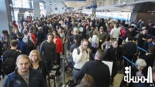 الطوابير الطويلة في المطارات الأمريكية تطيح بأكبر مسؤول لعمليات الأمن