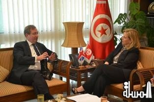 اللومى تبحث مع بريطانيا رفع حظر سفر السياح الى تونس