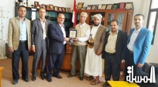 جامعة ذمار تكرم أحد كوادرها العرب د.عويد الدليمى بمناسبة انتهاء فترة عمله في اليمن