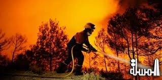 محاولات لإخماد حريق غابات بمنطقة سياحية في إسبانيا