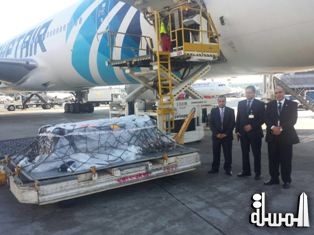بالصور ..نقل جثمان الدكتور زويل من مطار جون كيندي على مصر للطيران الى القاهرة