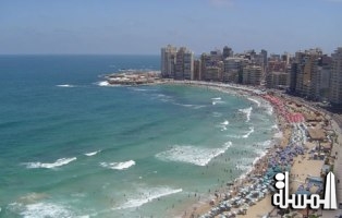 محافظ الإسكندرية تفسخ تعاقدات الشواطئ المخالفة لسوء معاملة الرواد ومخالفة الأسعار