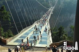 بالصور.. الصين تدشن أعلى وأطول جسر زجاجي في العالم