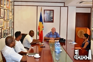 Members of the Seychelles’ Association of Omnibus Operators meet with Minister Alain St.Ange