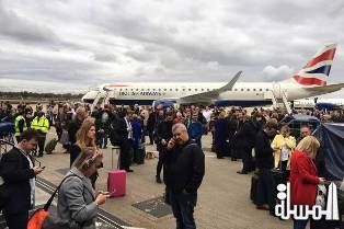 بالفيديو والصور.. اخلاء مطار لندن - سيتي بسبب حادث كيميائي