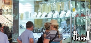 تجار: النشاط السياحي يدعم الإقبال على المشغولات الذهبية