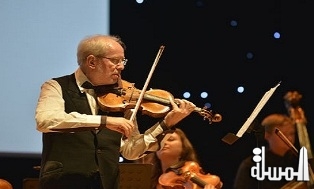 عازف الكمان الأول في العالم على مسرح مكتبة الإسكندرية