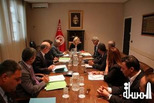 وزيرة السياحة التونسية تشرف على ورشة عمل للصناعات التقليدية