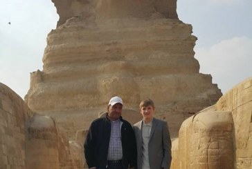 نجل رئيس بلا روسيا يزور منطقة الاهرامات المصرية