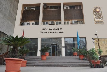 الأمين العام للآثار يعتمد عقود 1144 متعاقد بالوزارة