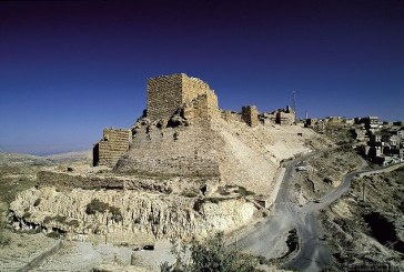 السياحة الاردنية تنظم وقفة تضامنية مع شهداء قلعة الكرك