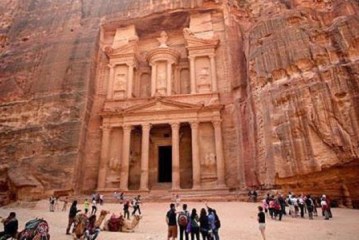 قطاع سياحة الاردن يحقق 8 مليارات دولار