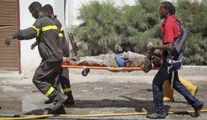 قتل 6 أشخاص على الأقل وأصيب آخرون، صباح اليوم الأربعاء، في هجوم مسلح استهدف فندق بولاية بونتلاند، شمال شرقي الصومال، بالتزامن مع انتخابات رئاسية تشهدها البلاد.