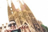برشلونة تطالب بتقليل عدد السياح وفرض ضريبة جدبدة عليهم