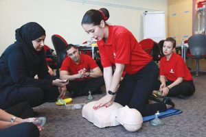 بدأت طيران الإمارات، للمرة الأولى، إتاحة المجال أمام ركابها لاستخدام صالاتها الخاصة في مطار دبي الدولي بغض النظر عن درجة سفرهم.