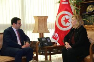 استعدادا للموسم السياحي الجديد عقدت سلمى اللومى وزيرة السياحة والصناعات التقليدية يوم الخميس الماضى