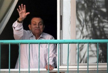 مبارك يبدى رغبته بأداء فريضة الحج هذا العام والسعودية ترحب
