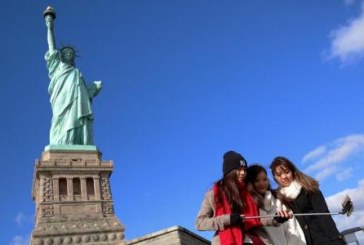 السياحة الامريكية تتعرض لضربات موجعة بسبب سعر الدولار وحظر ترامب