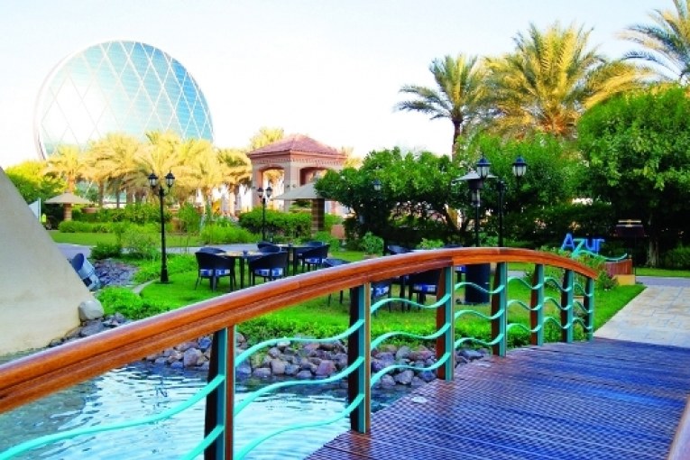 أصدر الدكتور أحمد مبارك المزروعي الأمين العام للمجلس التنفيذي لإمارة أبوظبي، قراراً يحدد رسوم للتراخيص السياحية في الإمارة