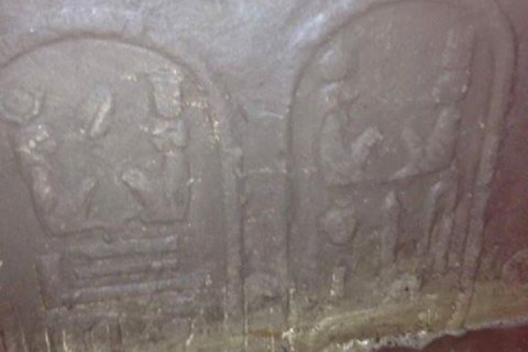 العثور على كتلة حجرية أثرية بأحد المنازل القديمة بمدينة سوهاج