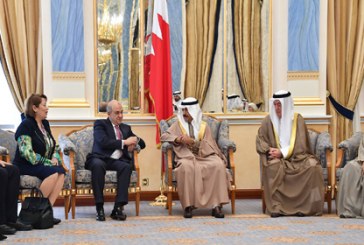 رئيس وزراء البحرين يستقبل وزير سياحة مصر على هامش المعرض المشترك الأول 