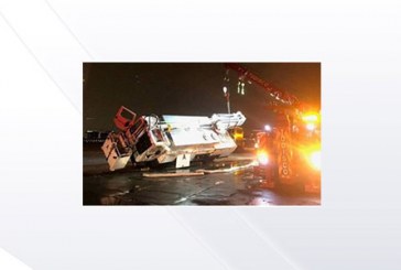 إصابة 8 في اصطدام طائرة ركاب بشاحنة بمطار لوس انجلوس